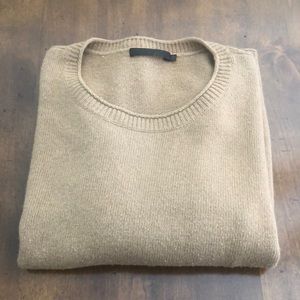 Lightweight crew neck sweater